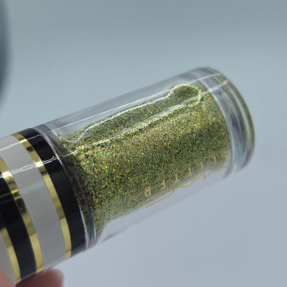 MAC Cosmetics 3D Gold Glitter - Picture 3 of 4